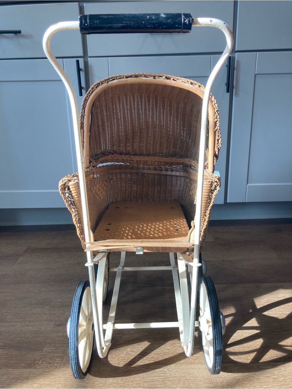 Vintage Wicker Baby Doll Carriage Pram Stroller For Repair/Parts - Picture 7 of 16